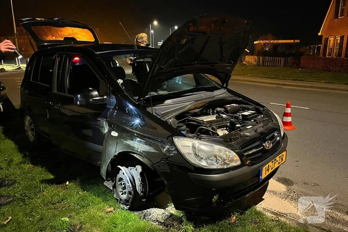 Automobilist richt flinke schade aan