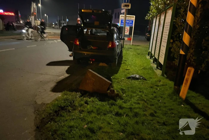 Automobilist richt flinke schade aan
