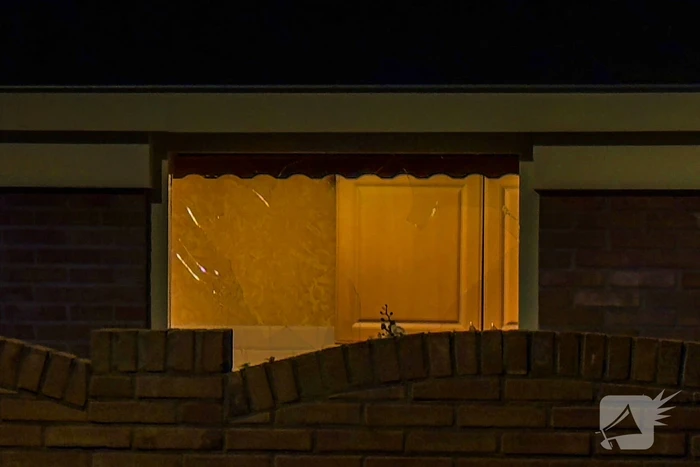 Politie onderzoekt vernieling bij woning