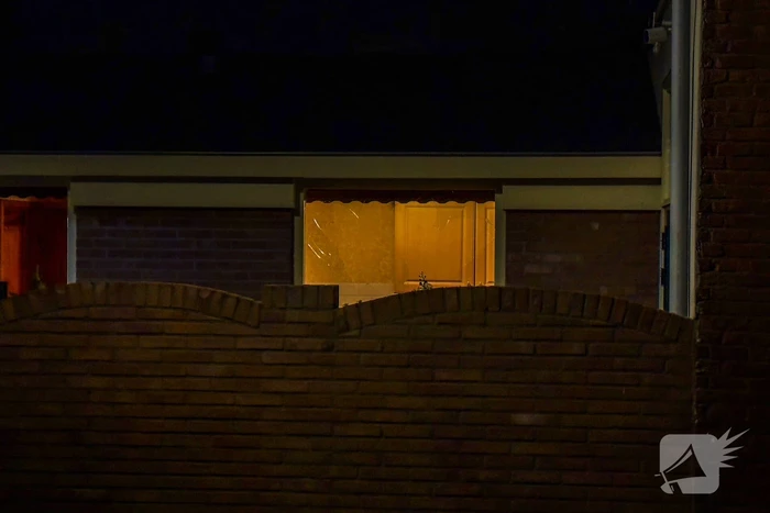 Politie onderzoekt vernieling bij woning