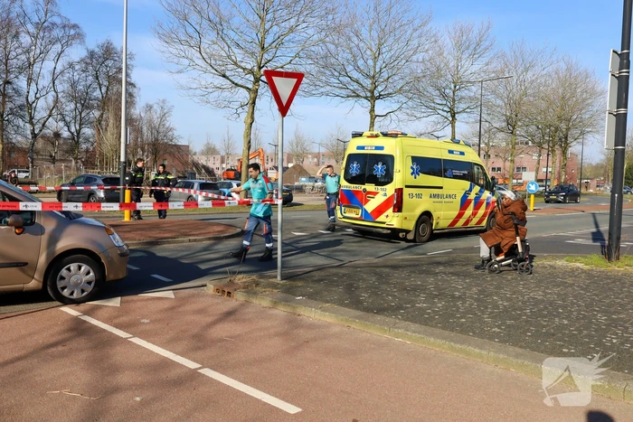 Voetgangster geraakt door auto