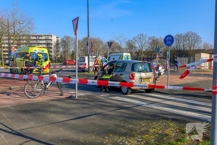 Voetgangster geraakt door auto