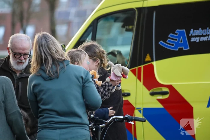 Kind in het water gered door omstanders