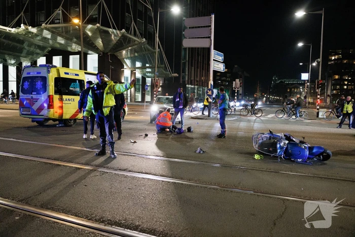 Scooterrijder aangereden op kruising door automobilist