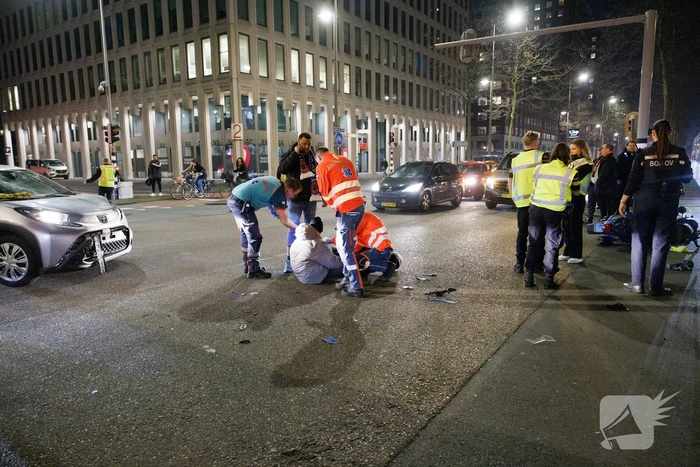 Scooterrijder aangereden op kruising door automobilist