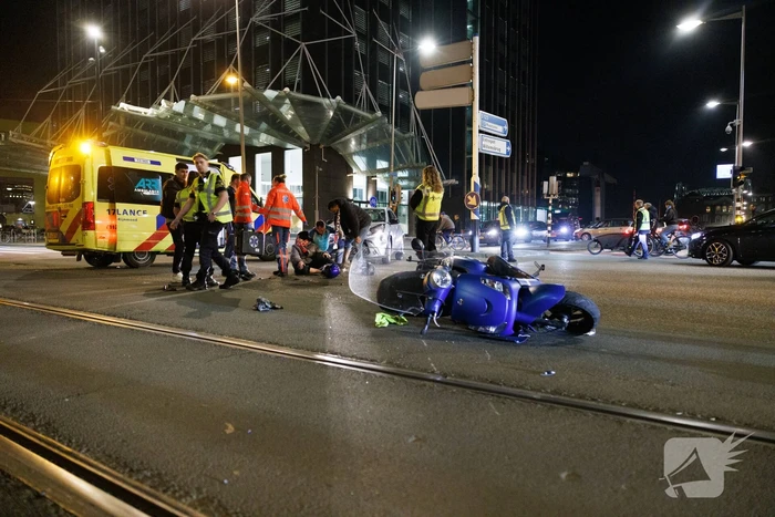 Scooterrijder aangereden op kruising door automobilist