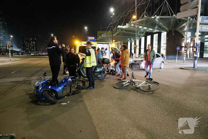Scooterrijder aangereden op kruising door automobilist