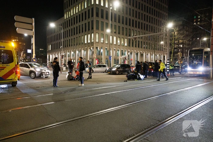Scooterrijder aangereden op kruising door automobilist