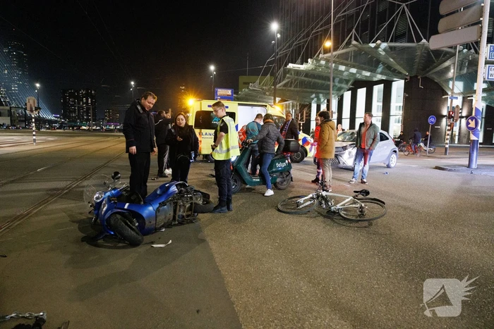 Scooterrijder aangereden op kruising door automobilist