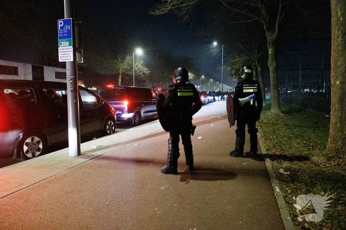 Feyenoord supporters verdreven door mobiele eenheid