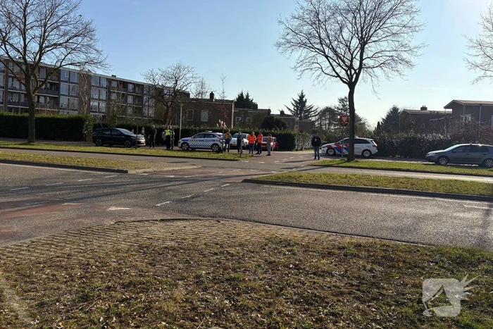 Fietser en automobilist botsing met elkaar
