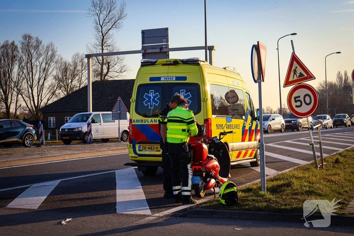 Scooterrijder gewond bij aanrijding door automobilist