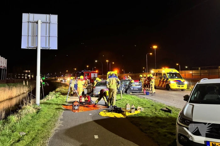 Dode en zwaargewonden bij frontale aanrijding