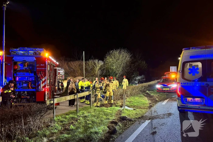 Gewonde nadat auto op kop belandt door uitwijkmanoeuvre
