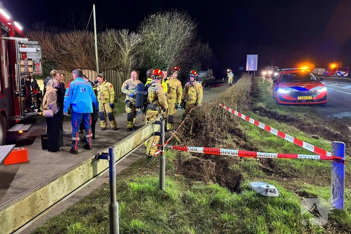 Gewonde nadat auto op kop belandt door uitwijkmanoeuvre