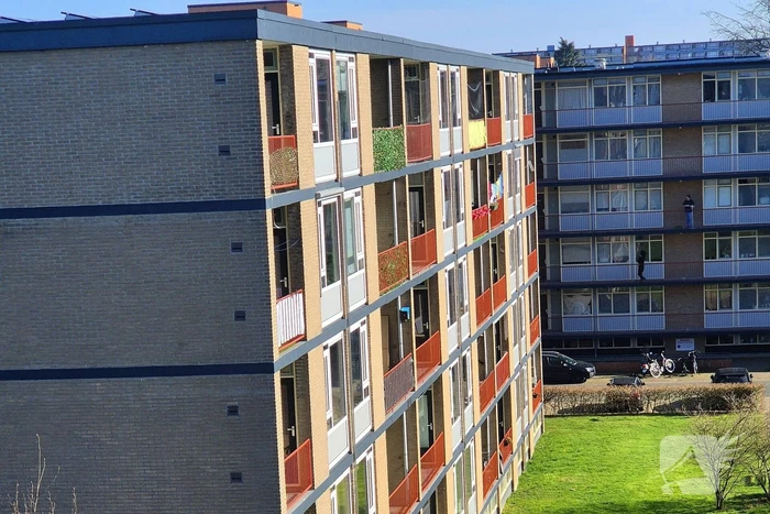 Arrestatieteam doet inval in flatwoning