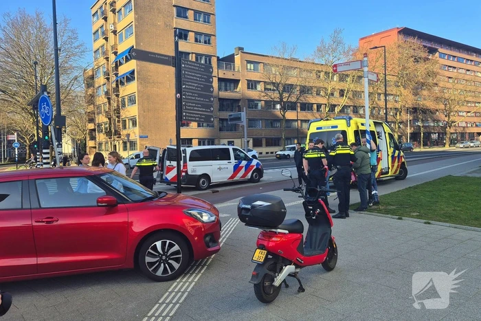 Aanrijding tussen scooter en auto