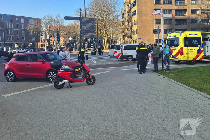 Aanrijding tussen scooter en auto
