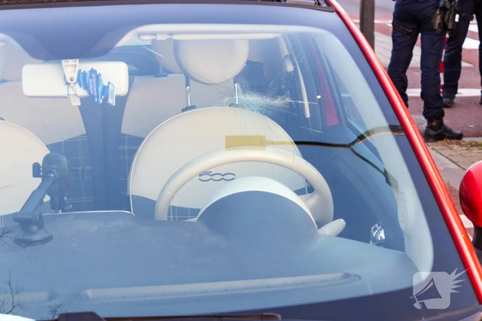 Fietser geschept door automobilist op oversteekplaats