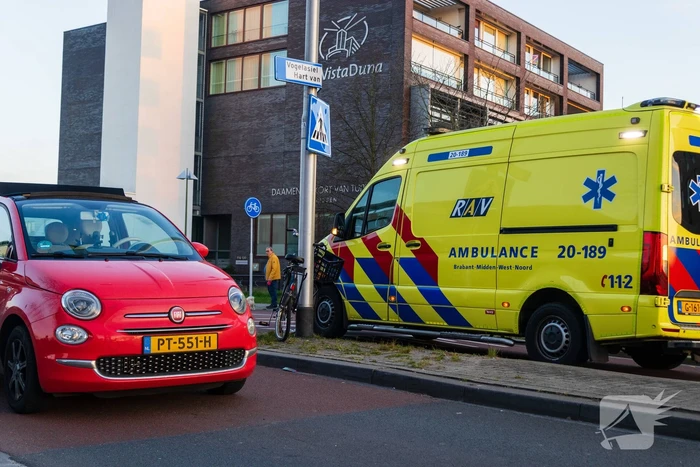 Fietser geschept door automobilist op oversteekplaats