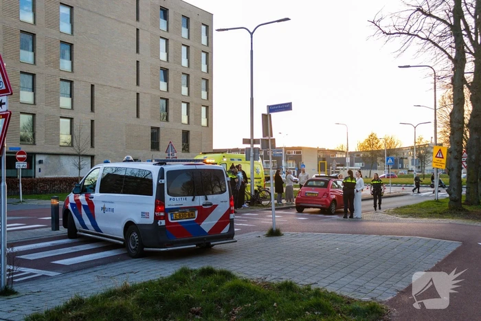 Fietser geschept door automobilist op oversteekplaats