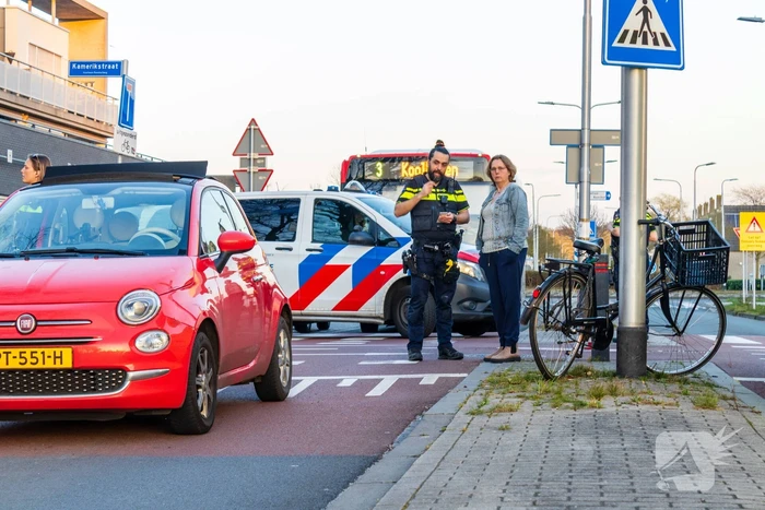 Fietser geschept door automobilist op oversteekplaats