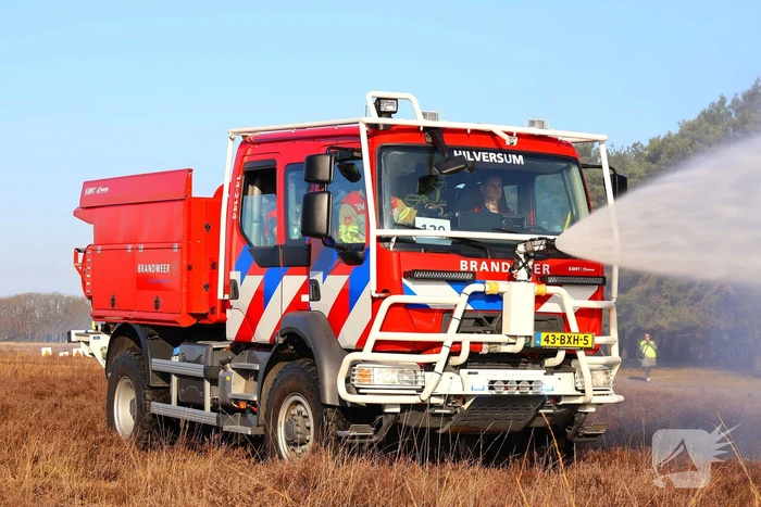 Brandweer oefent grote natuurbrand