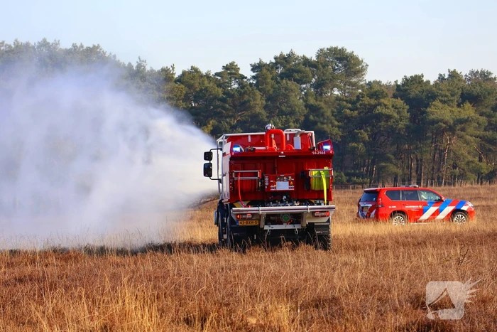 Brandweer oefent grote natuurbrand