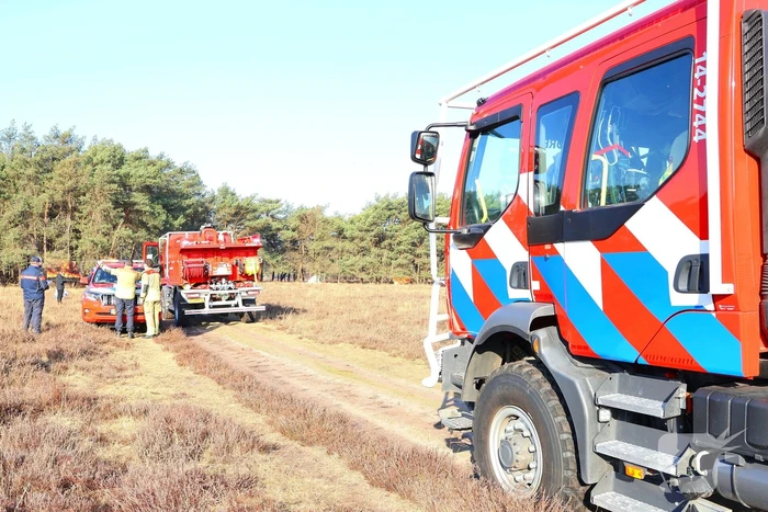 Brandweer oefent grote natuurbrand