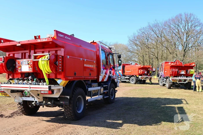 Brandweer oefent grote natuurbrand