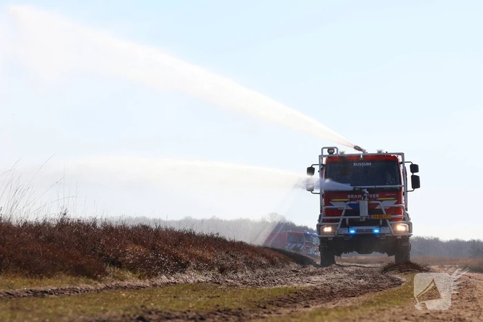 Brandweer oefent grote natuurbrand