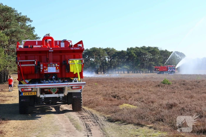 Brandweer oefent grote natuurbrand