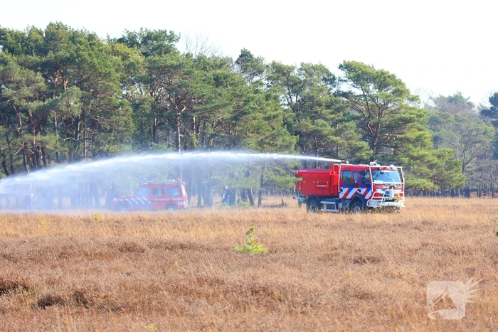Brandweer oefent grote natuurbrand