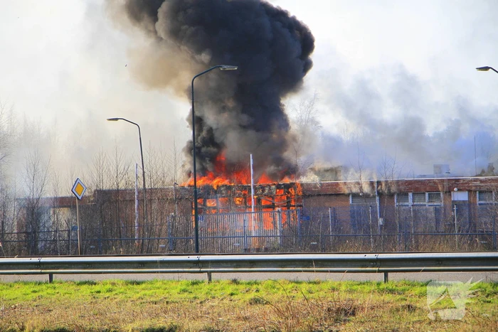 Veel rookontwikkeling zichtbaar bij uitslaande brand