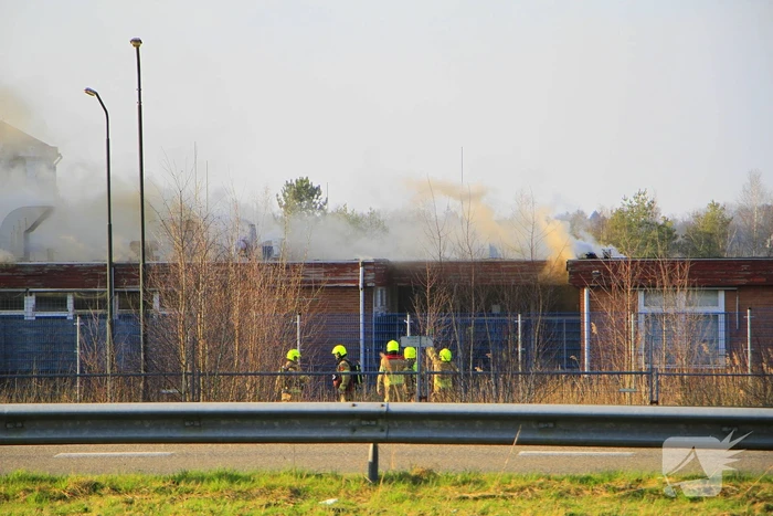 Veel rookontwikkeling zichtbaar bij uitslaande brand
