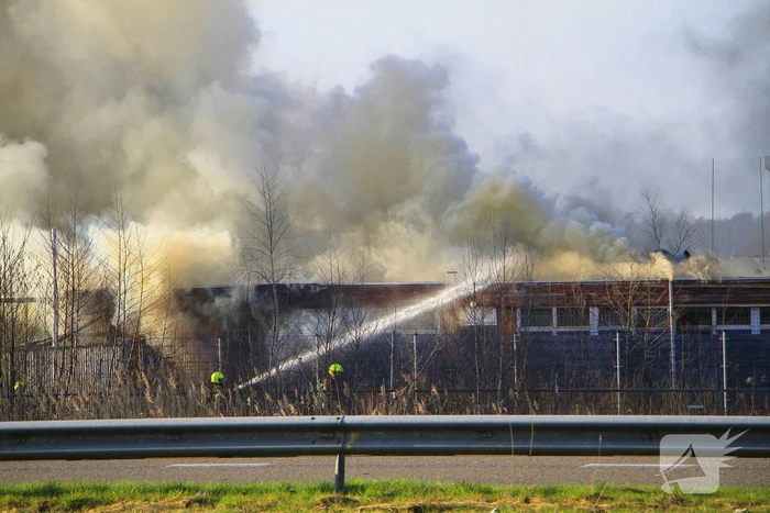 Veel rookontwikkeling zichtbaar bij uitslaande brand