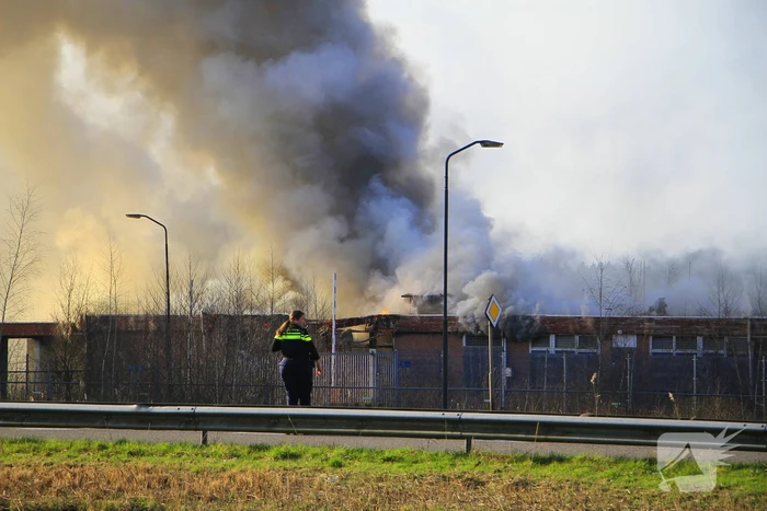 Veel rookontwikkeling zichtbaar bij uitslaande brand