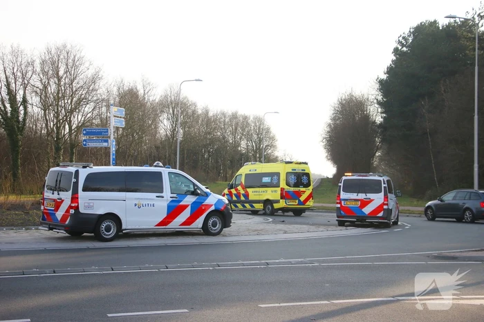 Motorrijder botst op auto