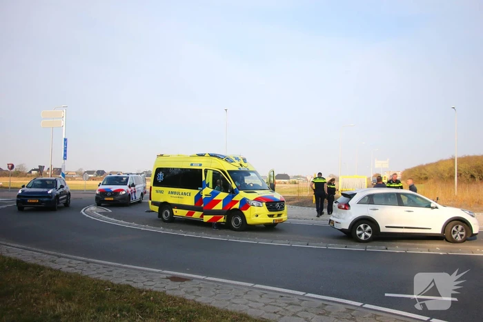 Motorrijder botst op auto