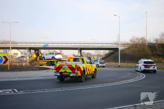 Motorrijder botst op auto