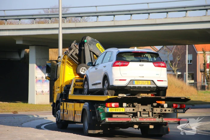 Motorrijder botst op auto