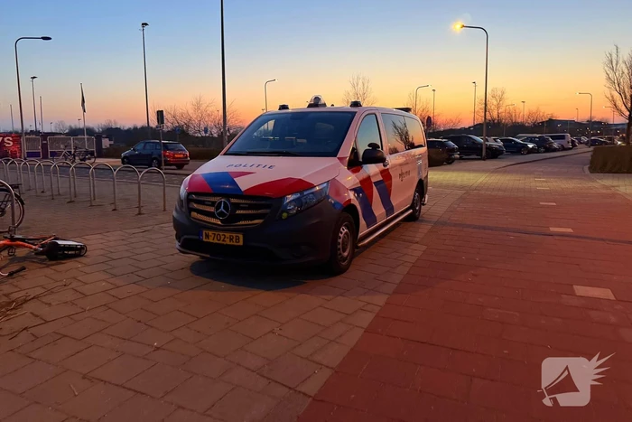 Grote brandweerinzet voor brandende kerstbomen in duingebied