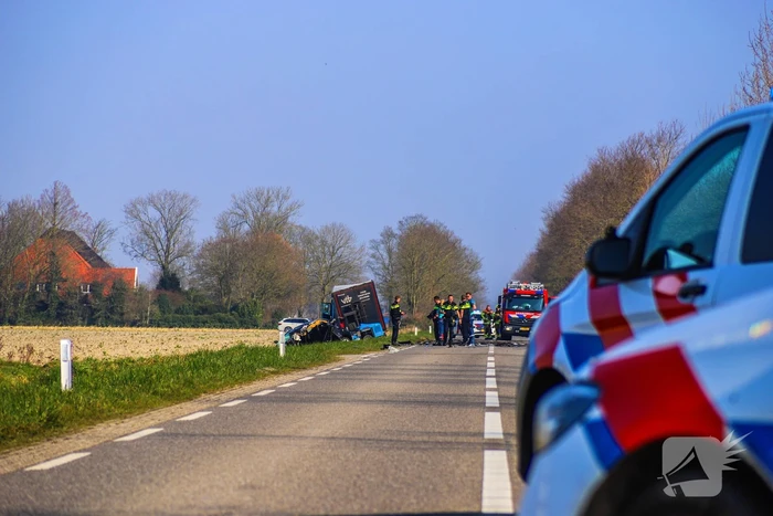 Dodelijk ongeval tussen auto en vrachtwagen