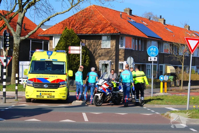 Oudere vrouw gewond bij aanrijding