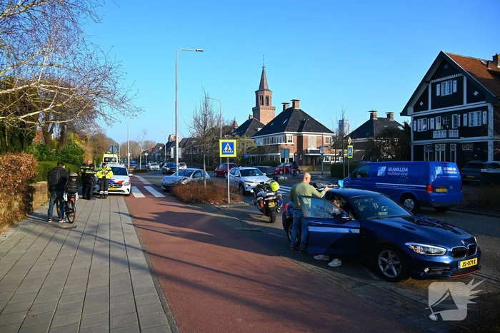 Persoon naar ziekenhuis na aanrijding