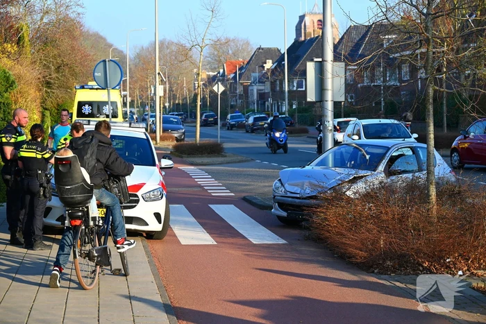 Persoon naar ziekenhuis na aanrijding