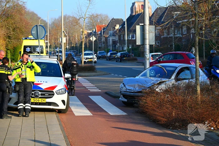Persoon naar ziekenhuis na aanrijding