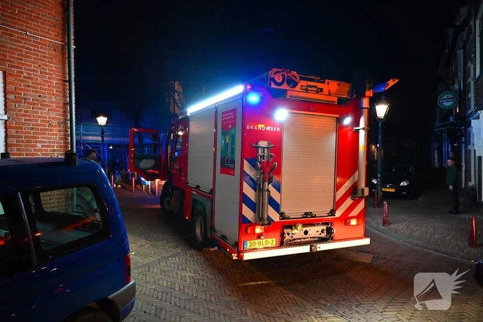 Brandweer ingezet voor brandende rookkast