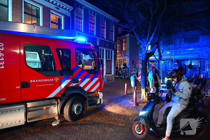 Brandweer ingezet voor brandende rookkast