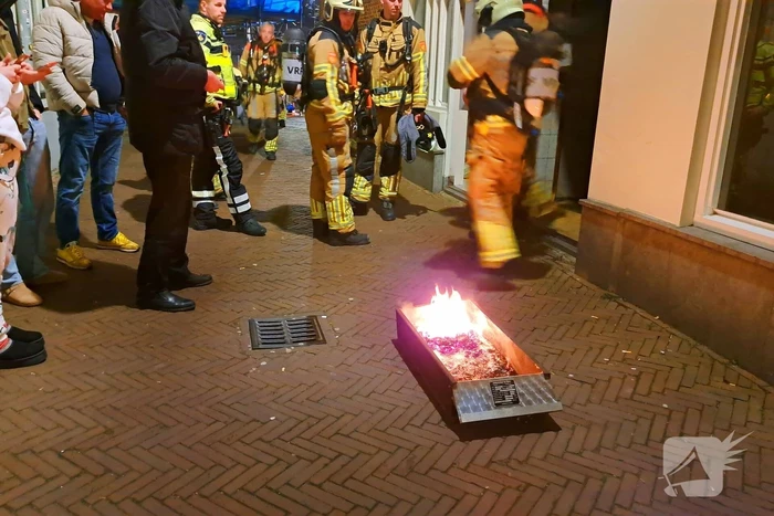 Brandweer ingezet voor brandende rookkast